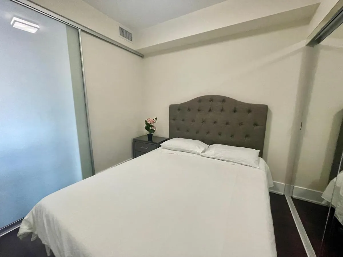 Two Br Two Ba Condo Face To Cn Tower Step To Rogers Centre トロント