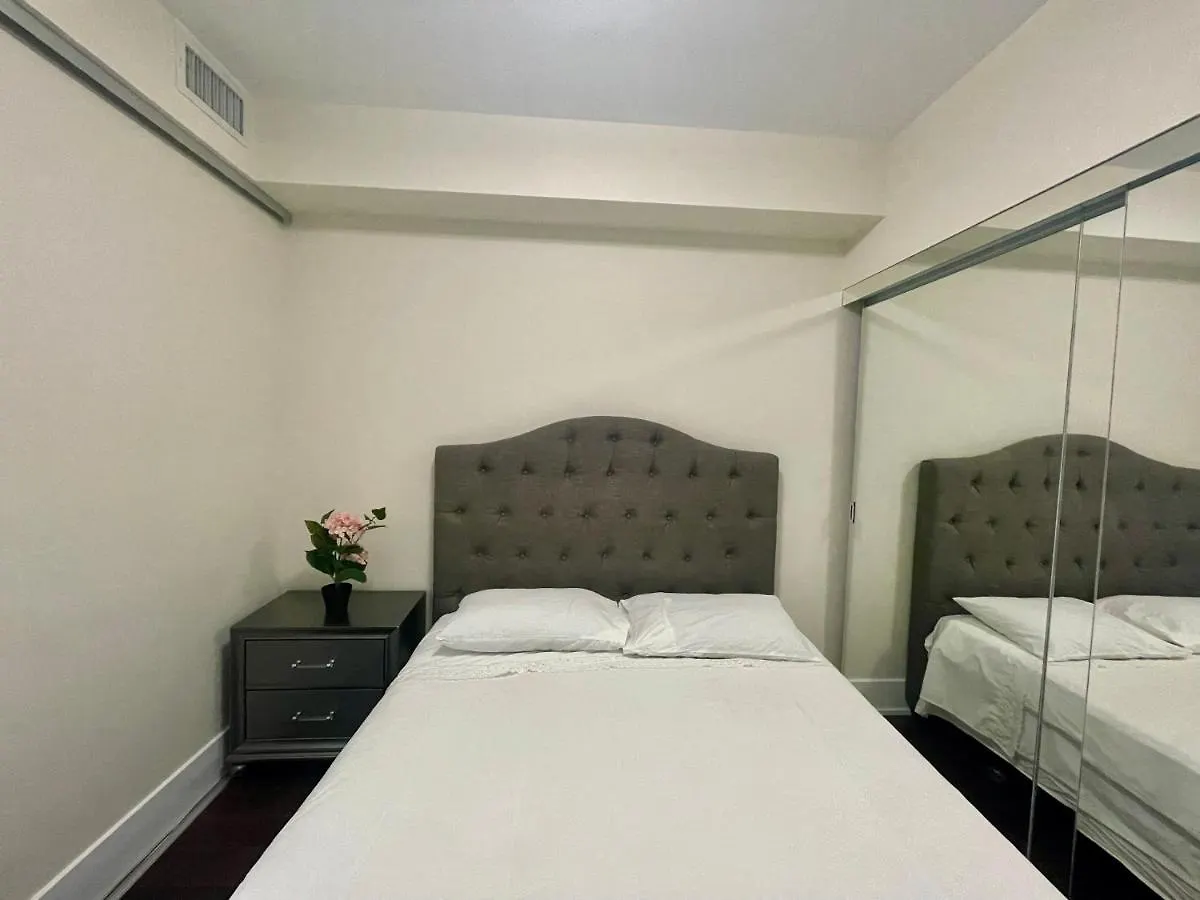 Two Br Two Ba Condo Face To Cn Tower Step To Rogers Centre トロント ホテル